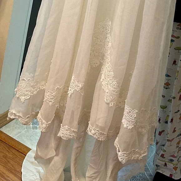 Vintage Wedding Dress - Picture 5 of 9